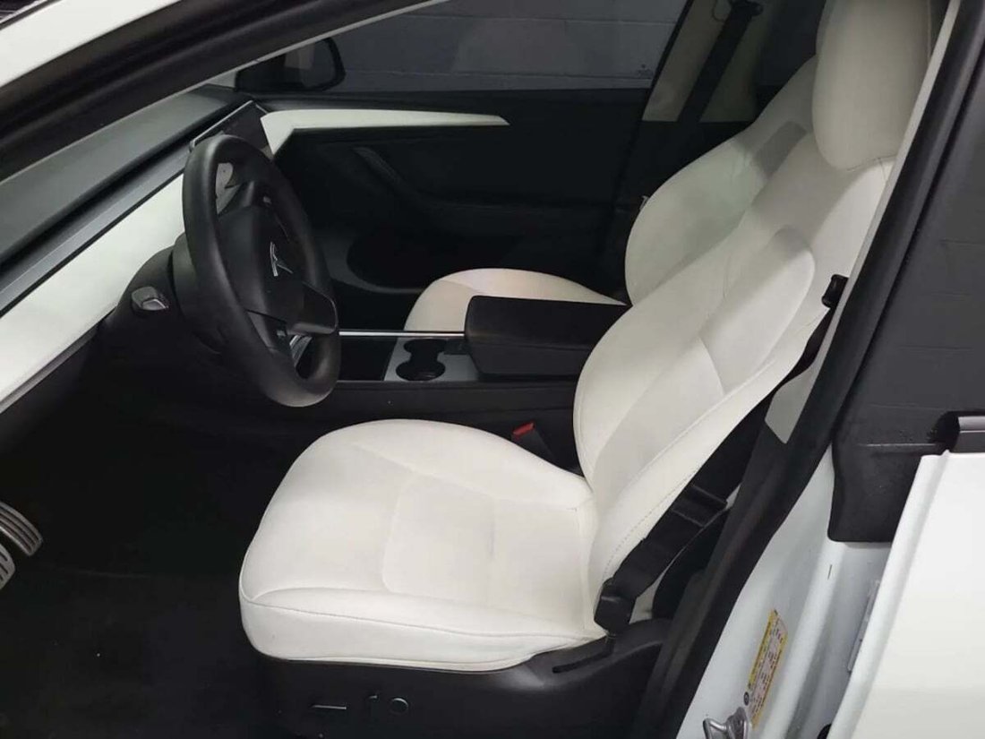 Suv in Newport Beach, CA, United States 2 - 18913909