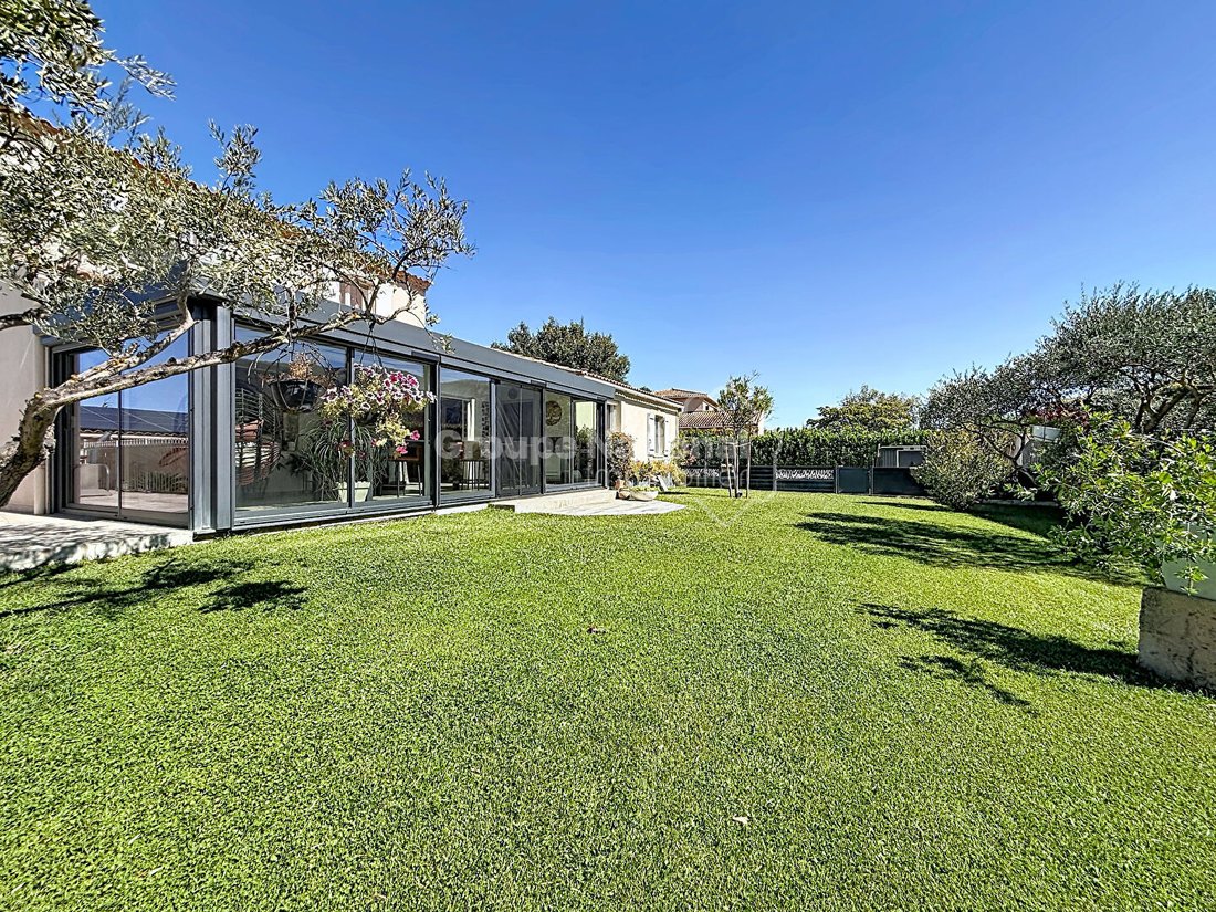 Villa in Taillades, Provence-Alpes-Côte d'Azur, France 2 - 18911596