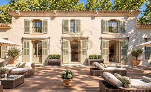 Estate in Est-Repentance-Les Trois Bons Dieux, Aix-en-Provence, France 1