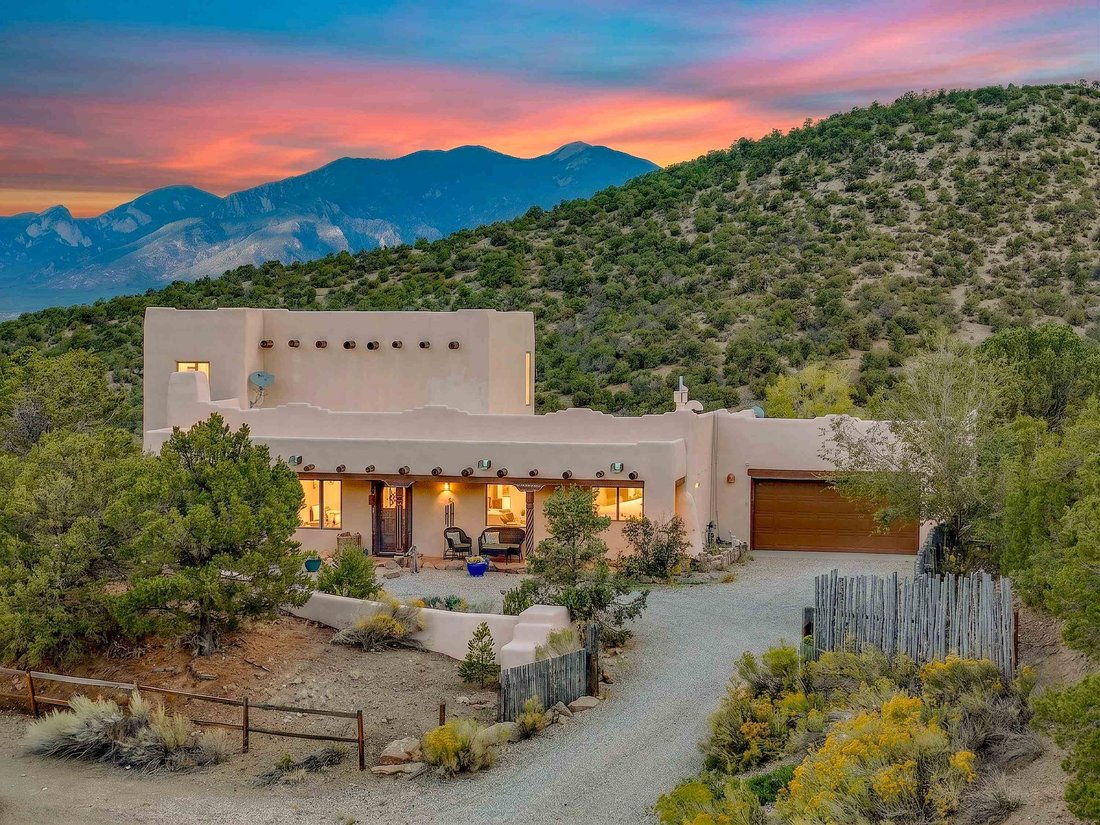 House in Ranchos de Taos, New Mexico, United States 2 - 18888373