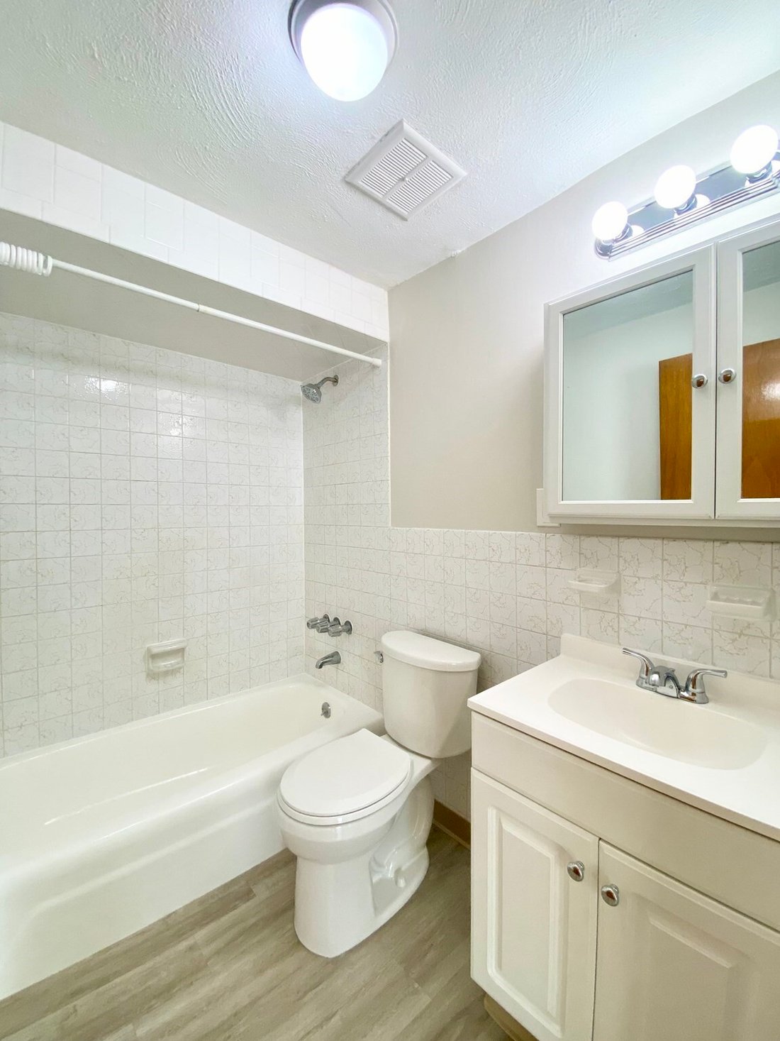 Condo in Malden, Massachusetts, United States 5 - 18910687