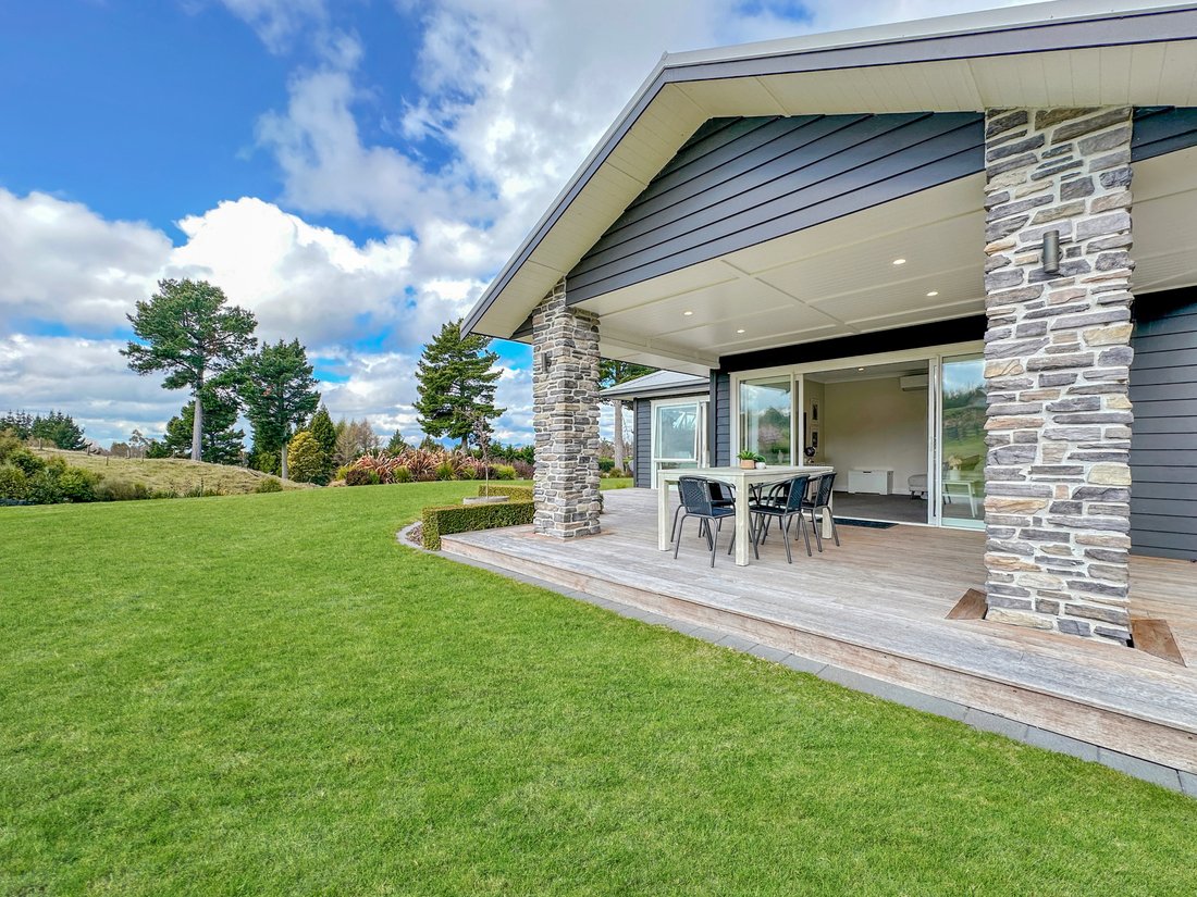 Taupo, Waikato, New Zealand 4 - 18921857