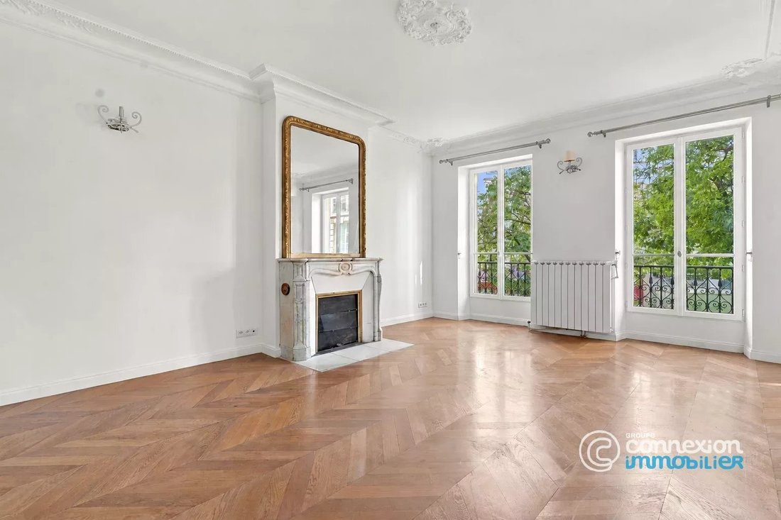 Apartment in Saint Vincent de Paul-Lariboisière, Paris 10e Arrondissement, Paris 4 - 18907041