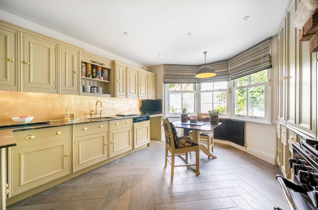 House in Borough of Wokingham, England 2 - 18909096