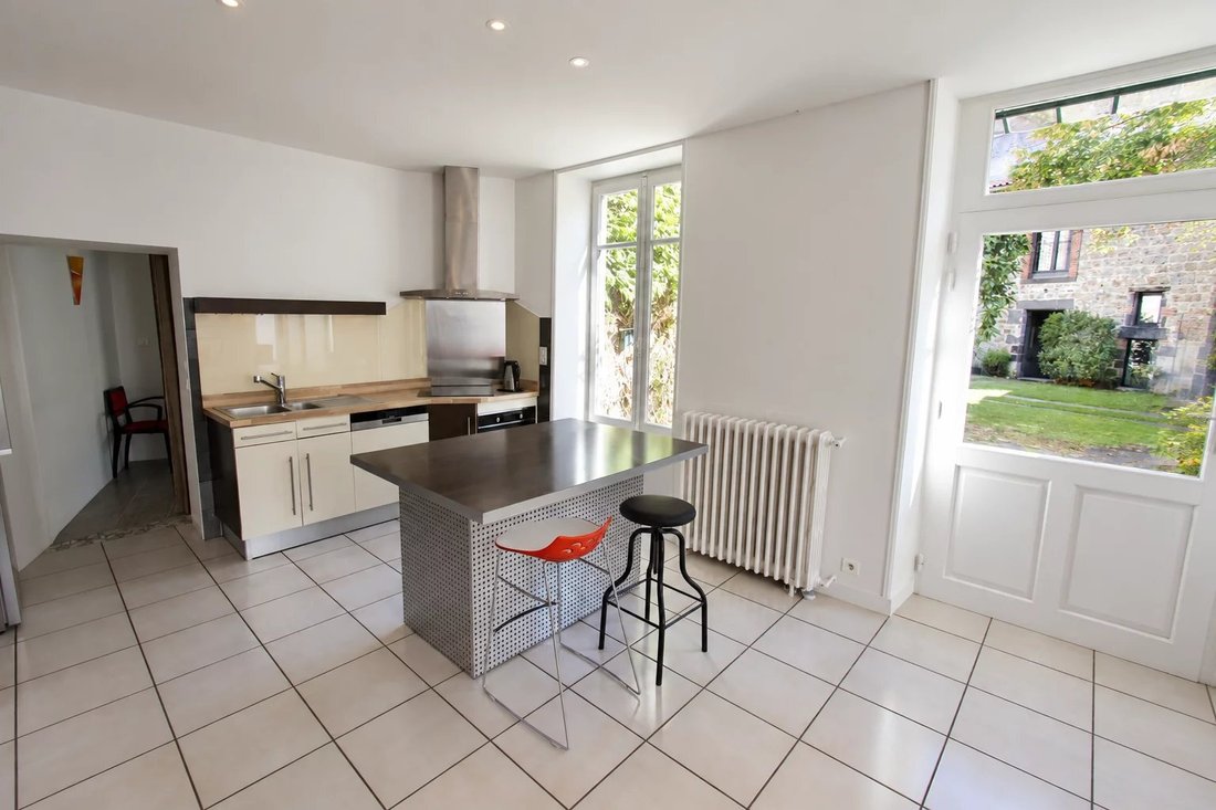 House in Zone Vieux Bourg-La Nef-Les Vergers, Cournon-d'Auvergne, France 4 - 18907721