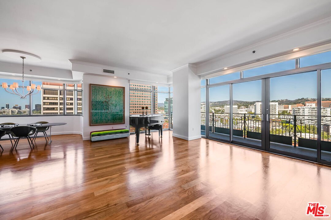 Condo in Los Angeles, California, United States 1 - 18913438
