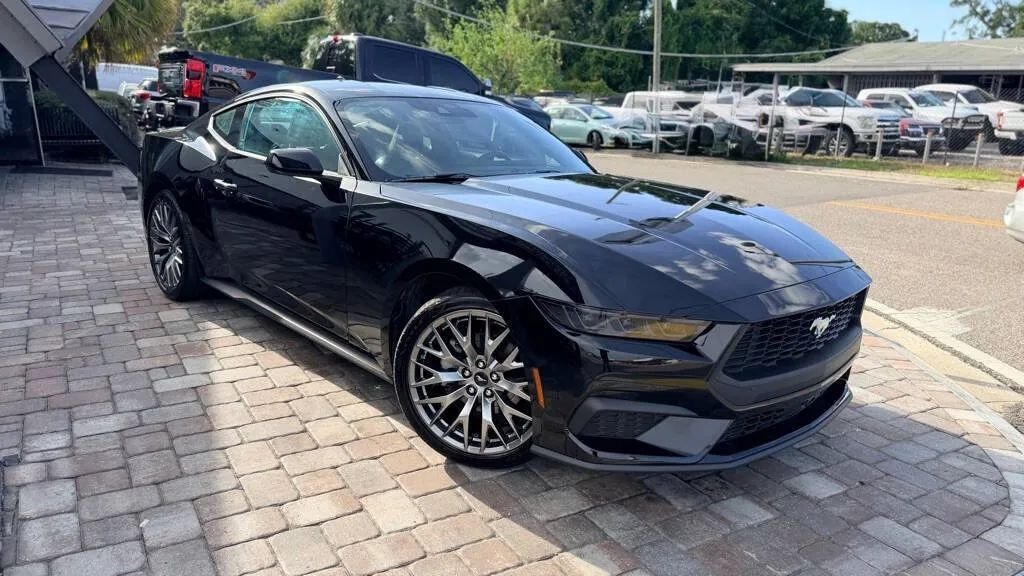 Coupe in Tampa, FL, United States 4 - 18911839