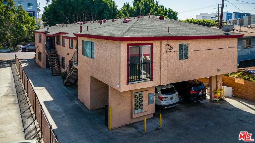 Los Angeles, California, United States 5 - 18908862
