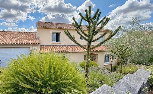 Villa in Oudon, Pays de la Loire, France 1