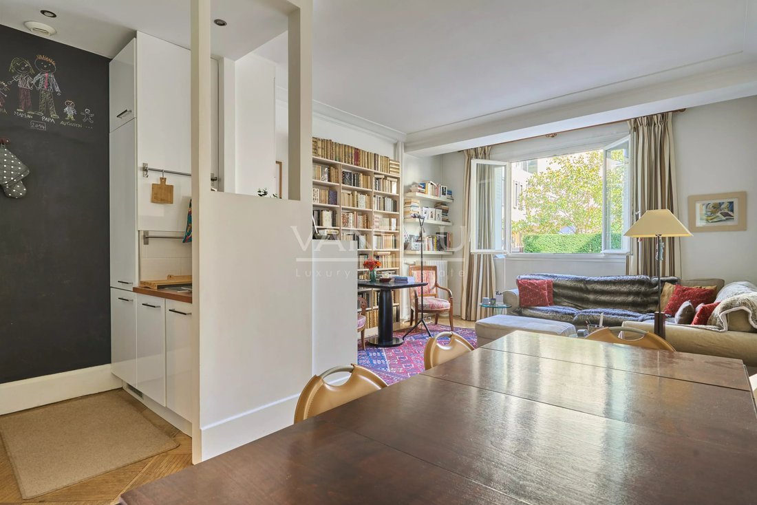 Apartment in Saint Thomas d'Aquin, Paris 7e Arrondissement, Paris 3 - 18907362