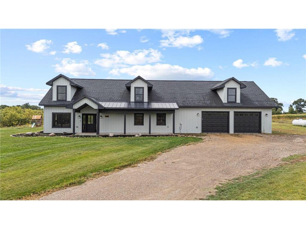 House in Amery, Wisconsin, United States 3 - 18909614