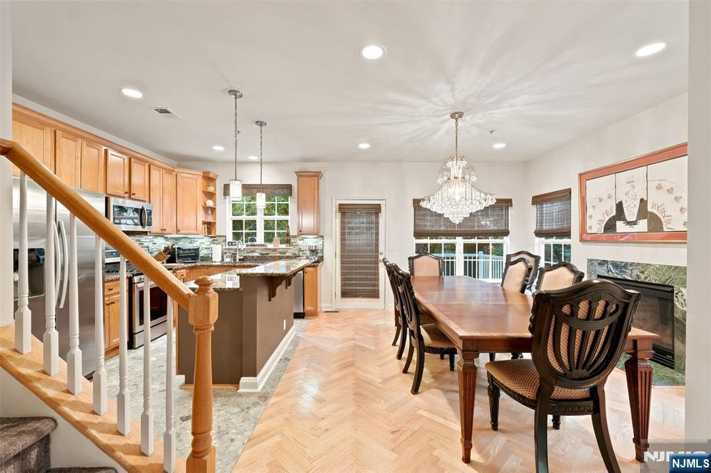 Townhouse in Secaucus, New Jersey, United States 4 - 18916242