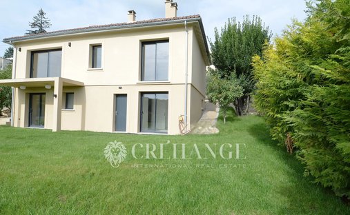 House in Le Port-Marly, Ile-de-France, France 1