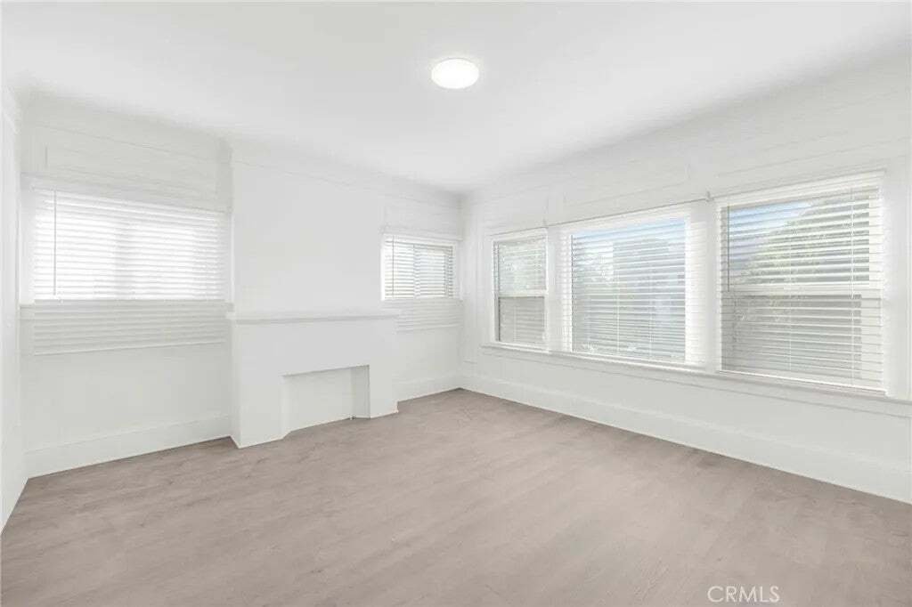 Los Angeles, California, United States 3 - 18910181