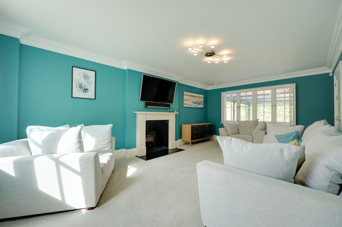 House in Burgess Hill, England 2 - 18907360