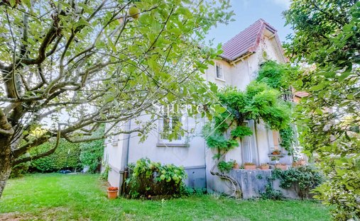 Apartment in La Châtaigneraie-La Feuillaume Sud, La Celle-Saint-Cloud, France 1