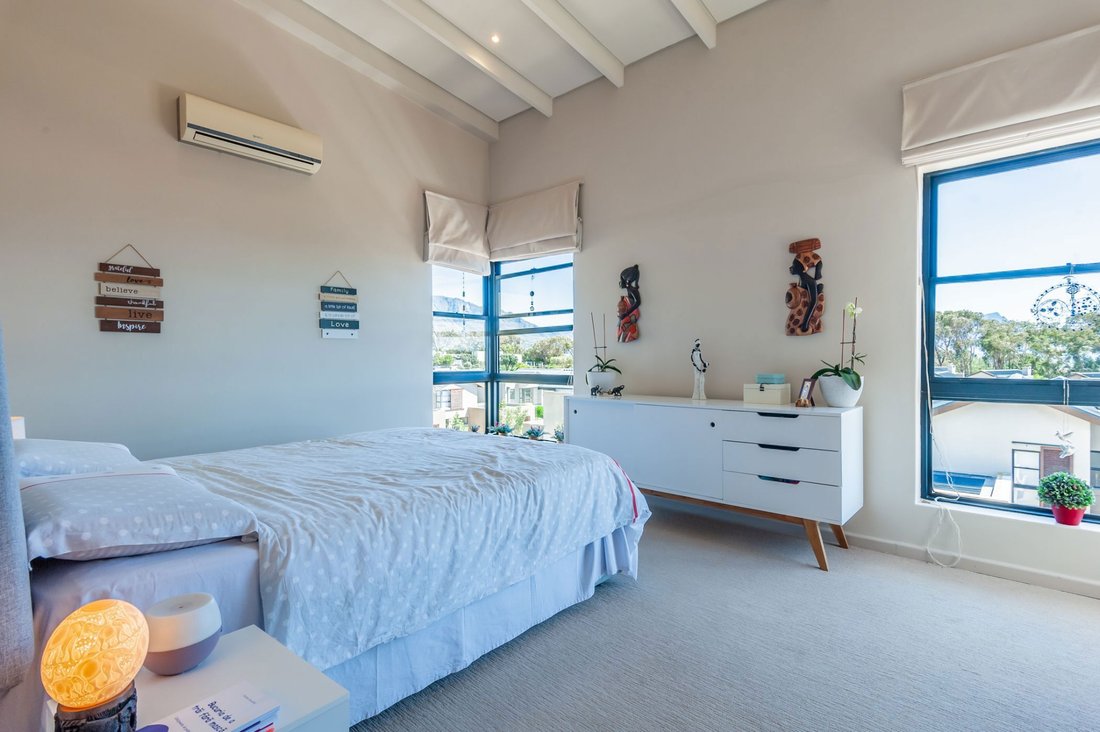 House in Westlake, Southern Suburbs, Cape Town 4 - 18909006
