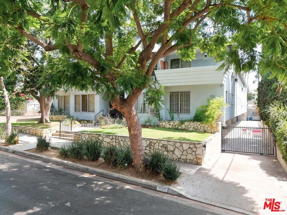 Los Angeles, California, United States 4 - 18908840