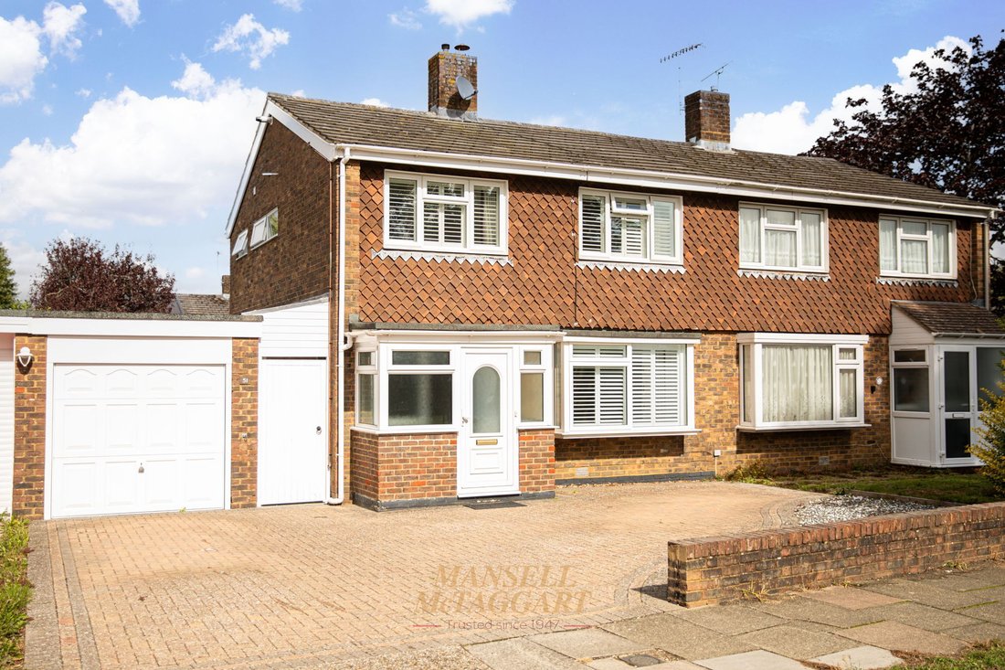Haus in Furnace Green, Crawley, England 1 - 18907457