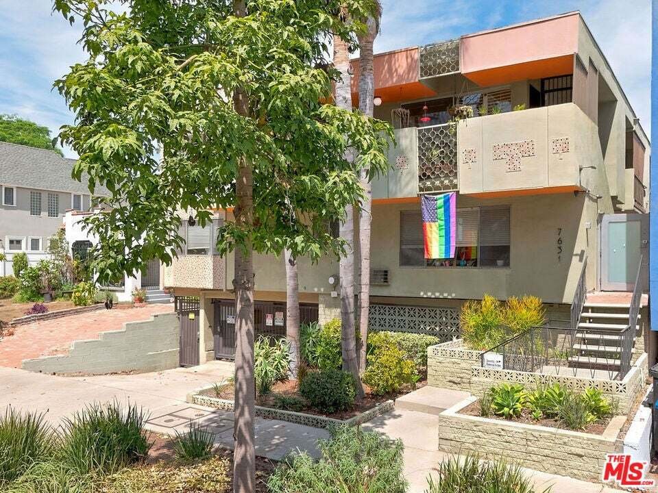 Los Angeles, California, United States 3 - 18908879