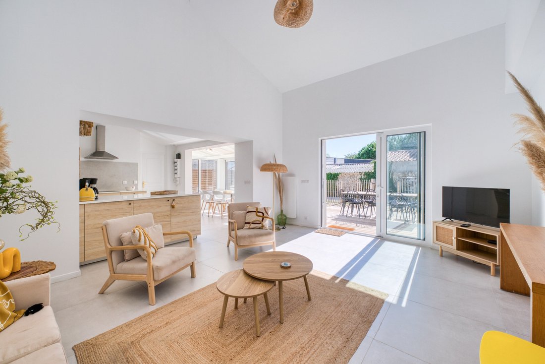 House in Saint-Georges-d'Oleron, Nouvelle-Aquitaine, France 2 - 18543740