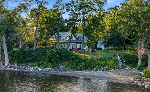 House in Île-aux-Noix, Quebec, Canada 1