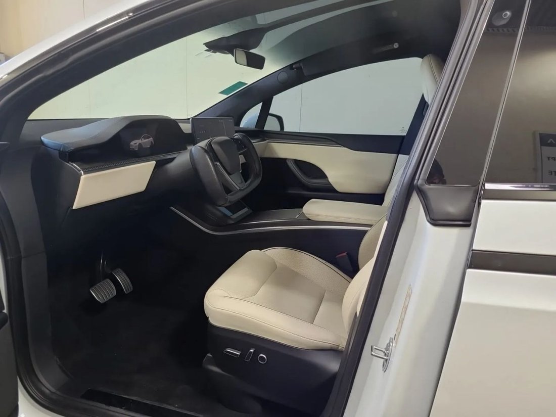 Suv in Riverside, CA, United States 3 - 18913875