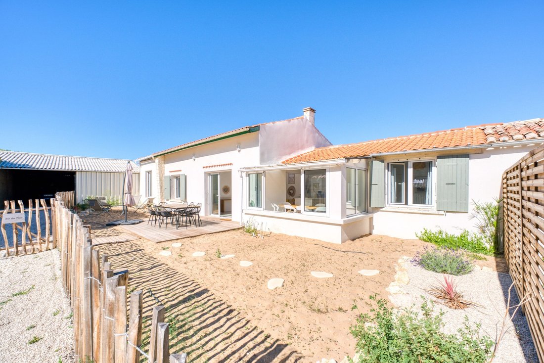 House in Saint-Georges-d'Oleron, Nouvelle-Aquitaine, France 1 - 18543740