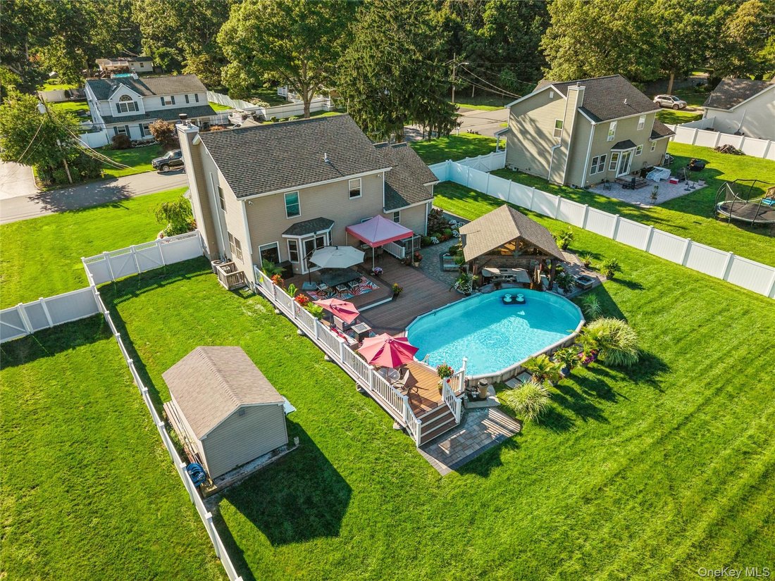 House in Shirley, New York, United States 2 - 18910690