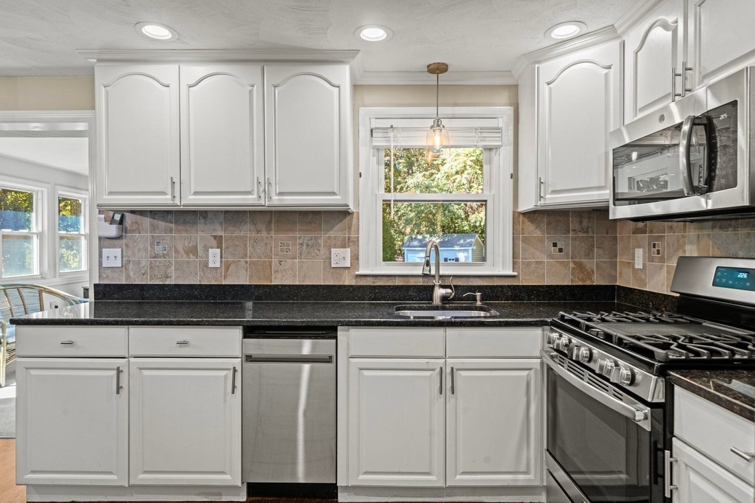 House in Tewksbury, Massachusetts, United States 4 - 18905149