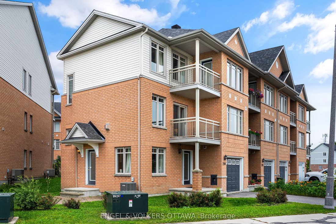Townhouse in Ottawa, Ontario, Canada 2 - 18910929