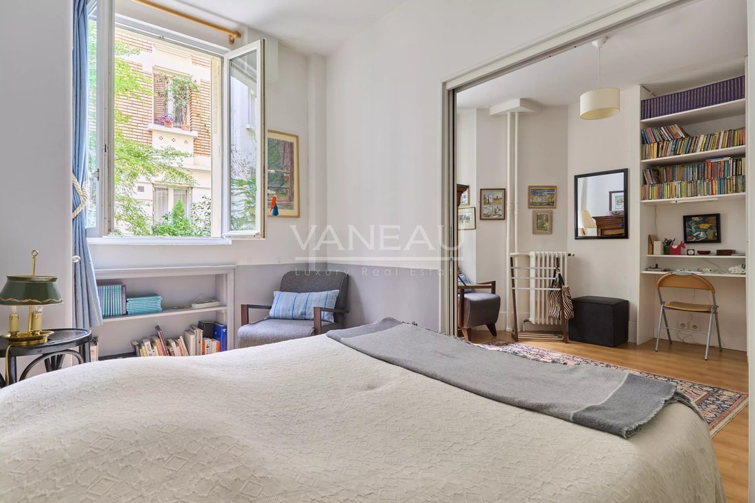 Apartment in Saint Thomas d'Aquin, Paris 7e Arrondissement, Paris 4 - 18907362