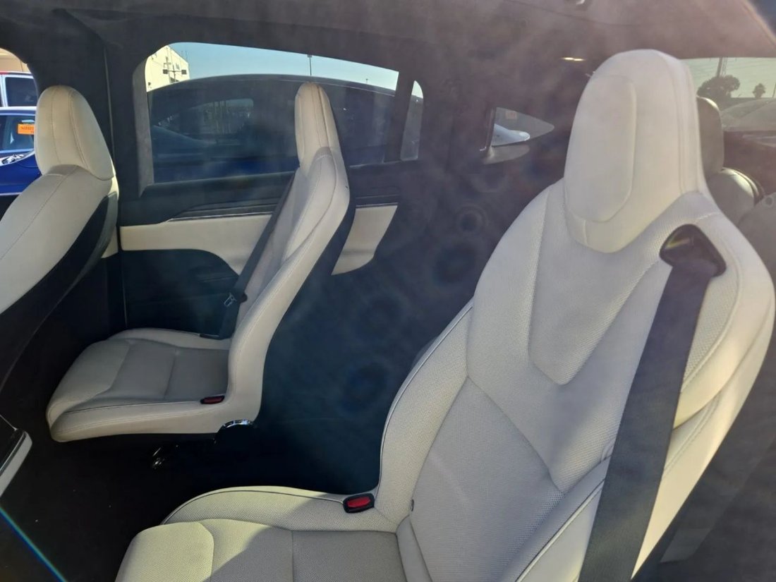 Suv in Riverside, CA, United States 4 - 18913875
