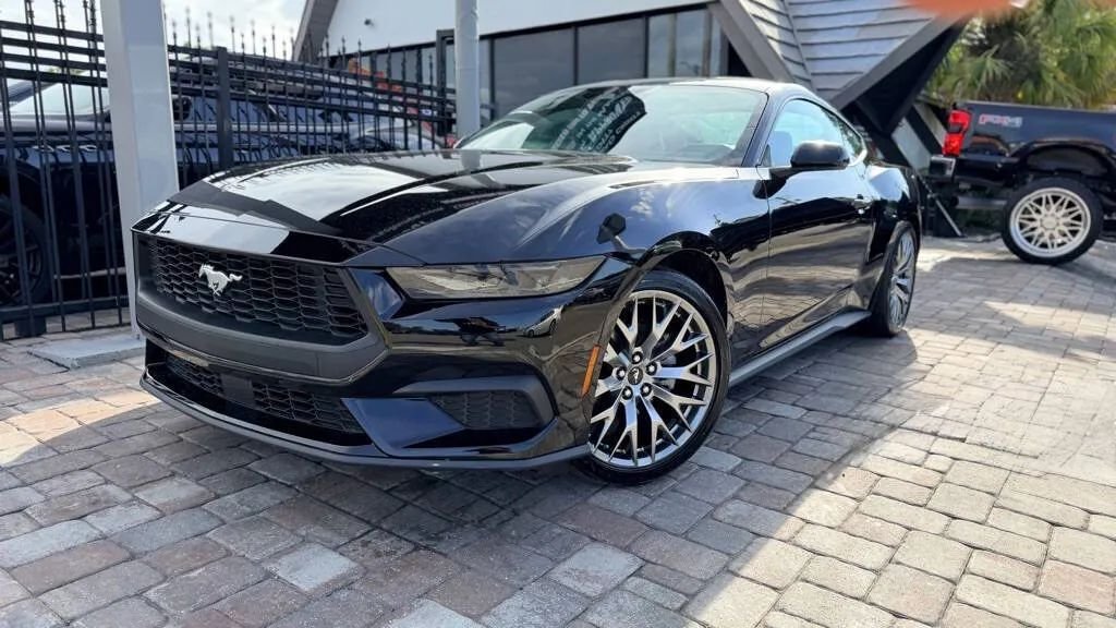 Coupe in Tampa, FL, United States 1 - 18911839