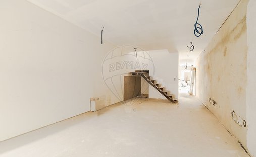 House in São João dos Montes, Lisbon, Portugal 1