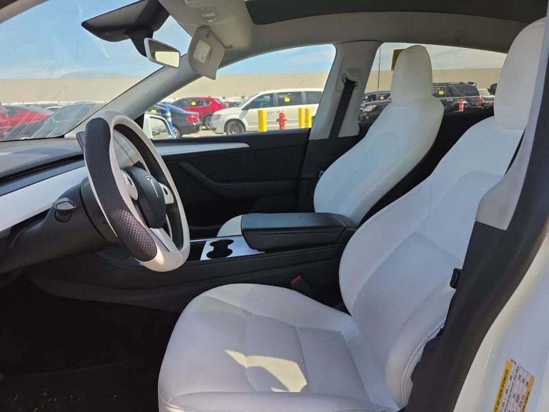 Suv in Newport Beach, CA, United States 3 - 18913905