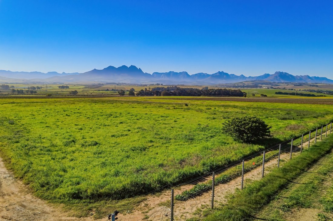 Farm Ranch in Greenway Rise, Helderberg, Cape Town 3 - 18915321