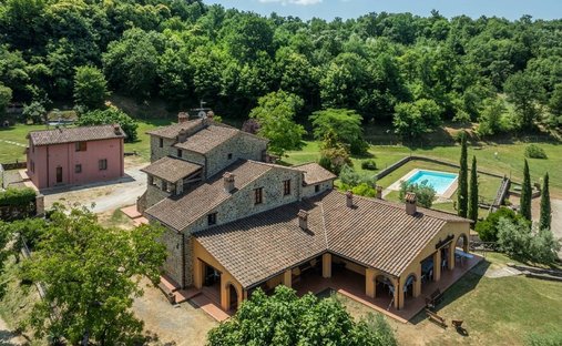Maisons de campagne à Città di Castello, Ombrie, Italie 1