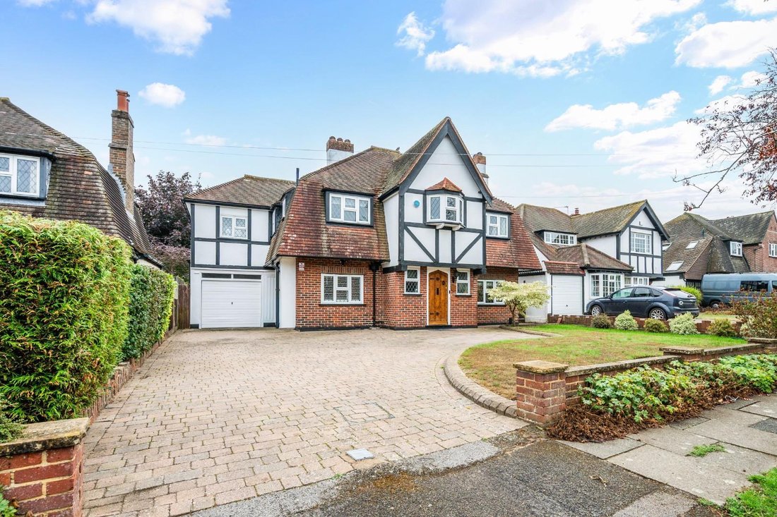 House in Tattenham Corner, Epsom and Ewell, England 1 - 18906089