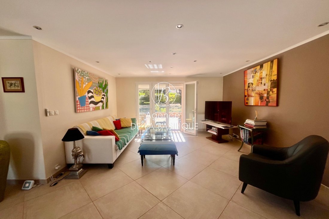 Villa in Nans-les-Pins, Provence-Alpes-Côte d'Azur, France 5 - 17985277