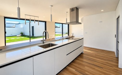 House in Ilhavo, Aveiro District, Portugal 1
