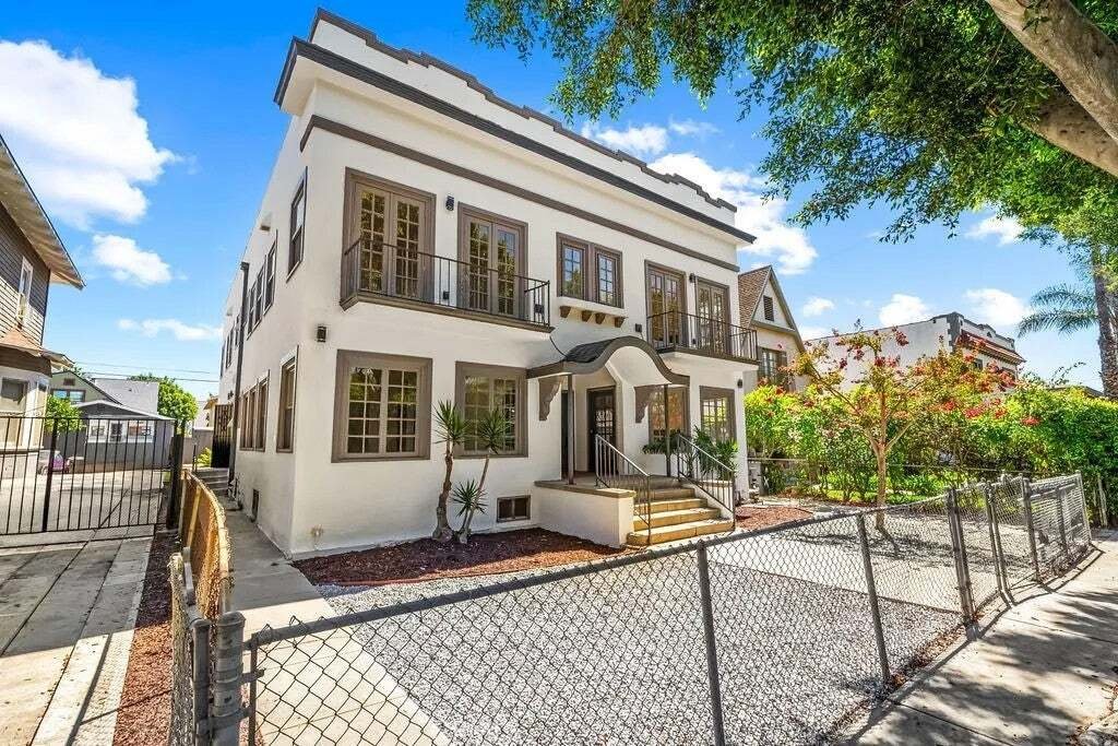 Los Angeles, California, United States 4 - 18905857