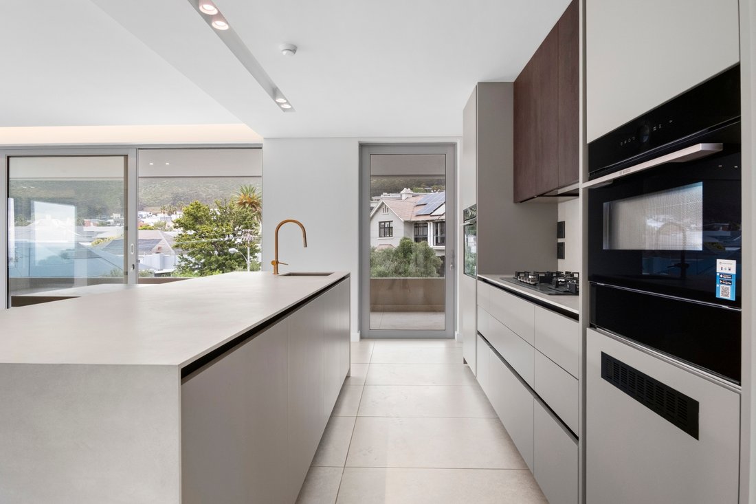 Apartment in Fresnaye, Atlantic Seaboard, Cape Town 3 - 18908140