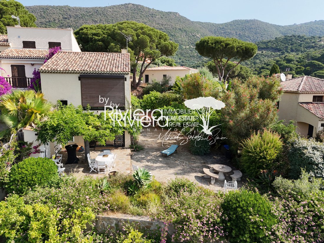 Villa in Le Lavandou, Provence-Alpes-Côte d'Azur, France 2 - 15771542
