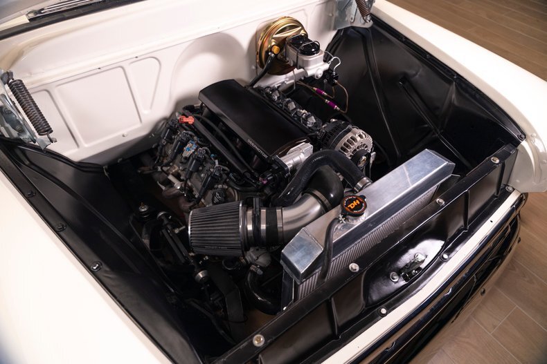 1957 Chevrolet 3100 Cameo Restomod – LSX 4L60E Porterbuilt &amp; Air Ride in Green Brook, United States 3 - 18913479