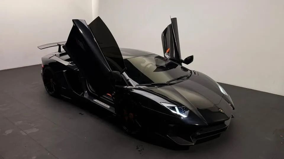 Coupe in Opa Locka, FL, United States 5 - 18907373