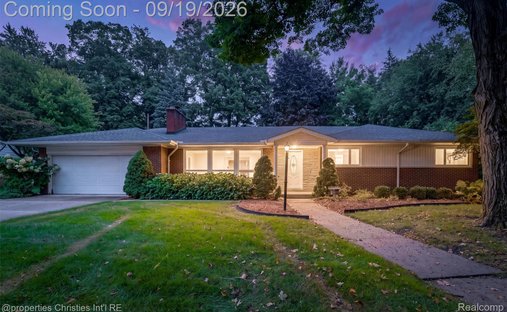 House in Beverly Hills, Michigan, United States 1