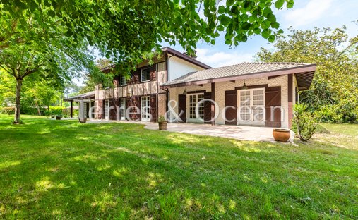 House in Leon, Nouvelle-Aquitaine, France 1