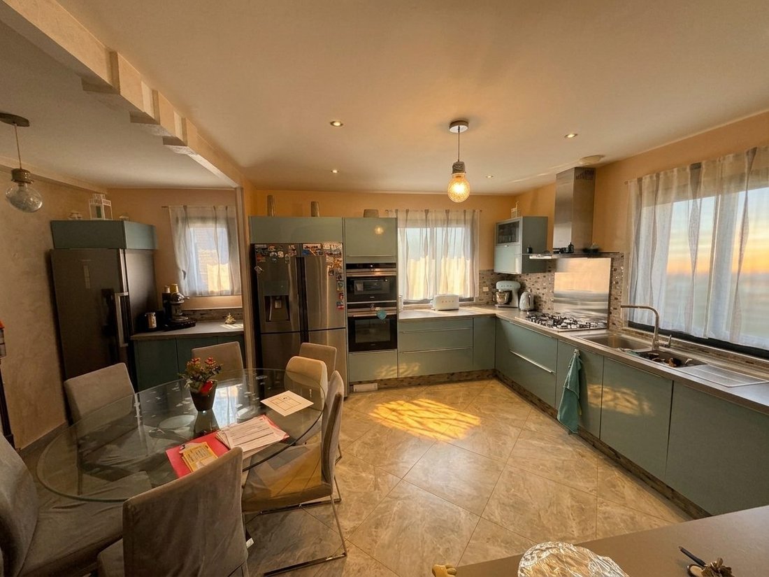 House in Les Clayes-sous-Bois, Ile-de-France, France 3 - 18276510