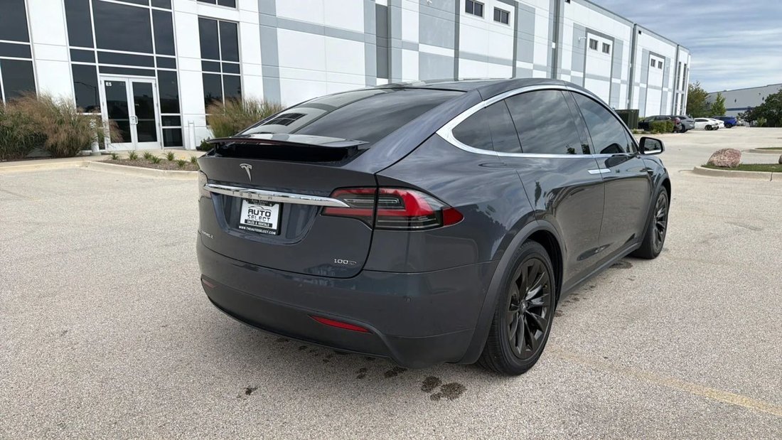Suv in Roselle, IL, United States 5 - 18911664